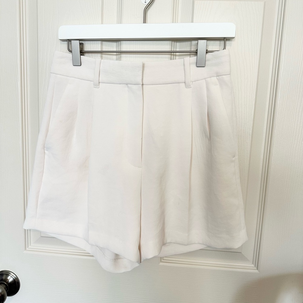 Aritzia Effortless Short